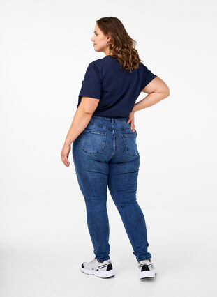 Zizzi Bardzo waskie jeansy Amy z przetarciami, Blue Denim, Model image number 1