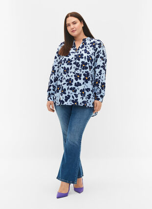 Zizzi Long-sleeved blouse with v-neck, Flower AOP, Model image number 3