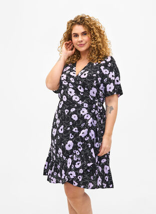 Zizzi Kopertowa sukienka z nadrukiem i krótkim rekawem, Black Flower AOP, Model image number 0