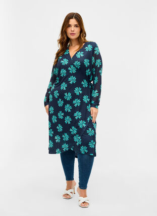 Zizzi Printed wrap mesh dress, Night Sky w Green , Model image number 2