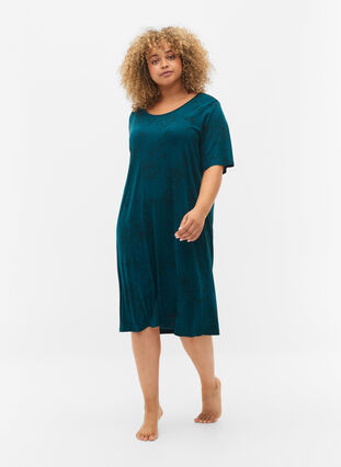 Zizzi Printed nightdress in viscose, Deep Teal Flower, Model image number 2