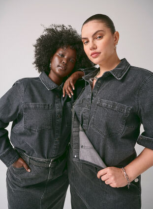 Zizzi Dzinsowa koszula z guzikami i kieszeniami na piersi, Dark Grey Denim, Image image number 0