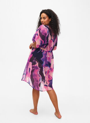 Zizzi Plazowe kimono z nadrukiem, Purple Swirl, Model image number 1