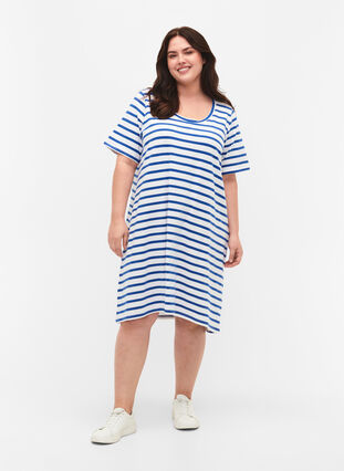 Zizzi Dzersejowa sukienka w paski z krótkim rekawem, Blue Stripes, Model image number 2