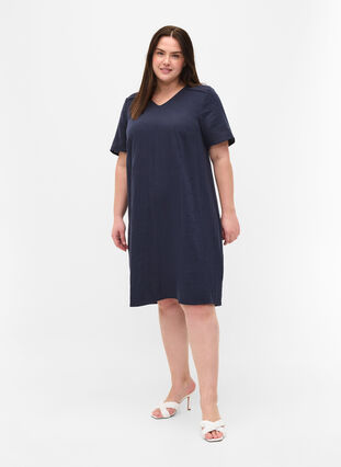 Zizzi Short-sleeved cotton dress with lace details, Night Sky, Model image number 2