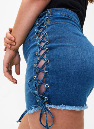 Zizzi Szorty jeansowe ze sznurowaniem, Blue Denim, Model image number 3