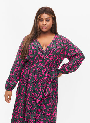 Zizzi Printed viscose midi dress with wrap effect, Deep Forest AOP, Model image number 2