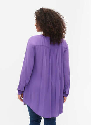 Zizzi Viscose tunic with v-neckline, Deep Lavender, Model image number 1