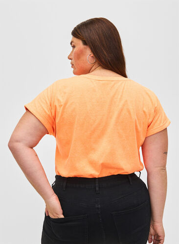 Zizzi Bawelniant T-shirt w neonowym kolorze, Neon Coral, Model image number 1