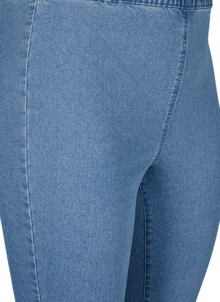 Zizzi FLASH – jeansowe spodnie capri z wysokim stanem o waskim kroju, Light Blue Denim, Packshot image number 2