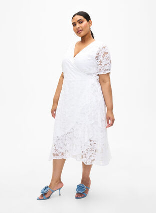 Zizzi Kopertowa sukienka z koronka i krótkimi rekawami, Bright White, Model image number 3