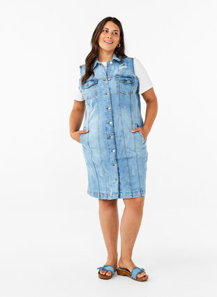 Zizzi Dzinsowa sukienka bez rekawów z niewykonczonymi brzegami, Light Blue Denim, Model image number 2