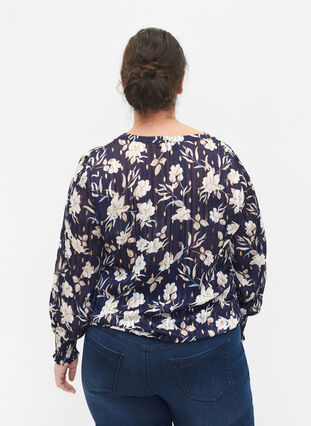 Zizzi Printed top with smock and v-neckline, Blue Flower, Model image number 1