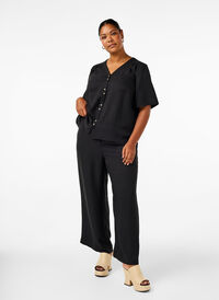 Luzne spodnie z gumka w pasie i kieszeniami, Black, Model