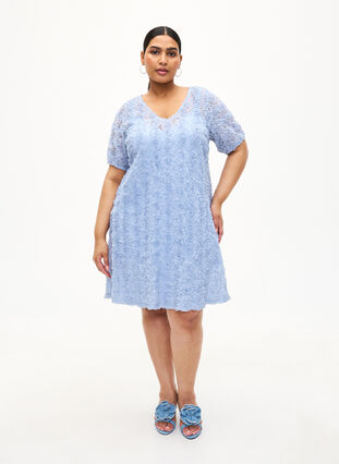 Zizzi Imprezowa sukienka w kwiaty 3D, Cashmere Blue, Model image number 2