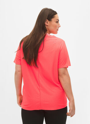 Zizzi T-shirt treningowy z dekoltem w szpic i wzorem, Fyring Coral ASS, Model image number 1