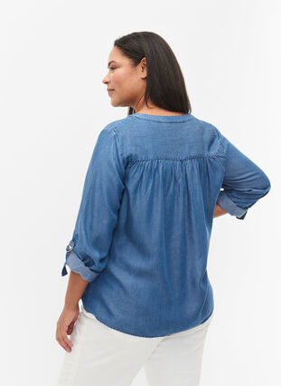 Zizzi Shirt with 3/4 sleeves and round neckline, Medium Blue Denim, Model image number 1