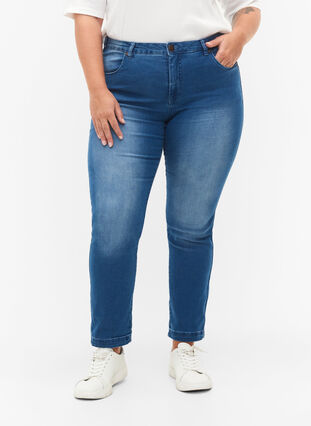 Zizzi Jeansy Emily o dopasowanym kroju z normalnym stanem, Light blue, Model image number 2