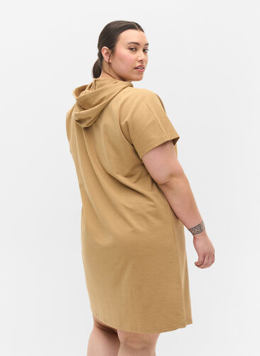 Zizzi Hooded short-sleeved sweat dress, Tannin, Model image number 1