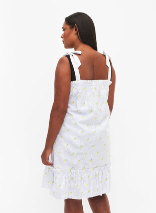 Zizzi Bawelniana sukienka plazowa z wiazanymi ramiaczkami, Lemon Print, Model image number 1