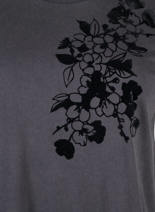 Zizzi T-shirt z nadrukiem uszyty z bawelny organicznej, D.Grey Wash W. Flok, Packshot image number 2