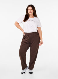 FLASH – spodnie o prostym kroju, Chocolate Brown, Model
