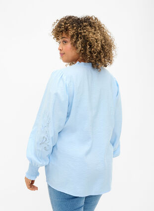 Zizzi Bluzka z marszczeniami i haftem angielskim, Chambray Blue, Model image number 1