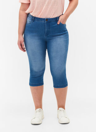 Zizzi Amy capri jeans z wysokim stanem i bardzo dopasowanym krojem, Light Blue Denim, Model image number 2