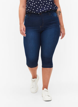 Zizzi Amy capri jeans z wysokim stanem i bardzo dopasowanym krojem, Blue Denim, Model image number 2