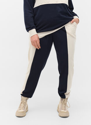 Zizzi Colour-block sweatpants, Night Sky/Off White, Model image number 3