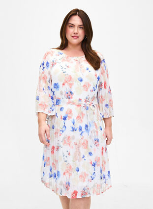 Zizzi Wzorzysta plisowana sukienka z wiazaniem w pasie, White/Blue Floral, Model image number 0