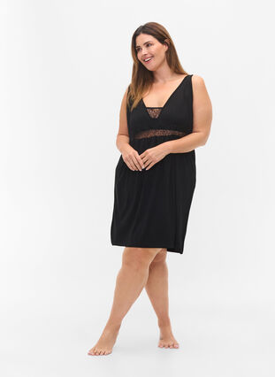 Zizzi Viscose night dress with lace details, Black, Model image number 3