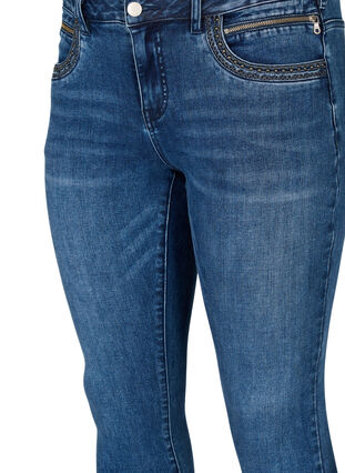 Zizzi Bardzo waskie jeansy Sanna z cwiekami, Blue Denim, Packshot image number 2