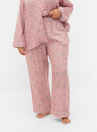 Zizzi Cotton pyjama bottoms with floral print, Powder Pink, Model image number 1