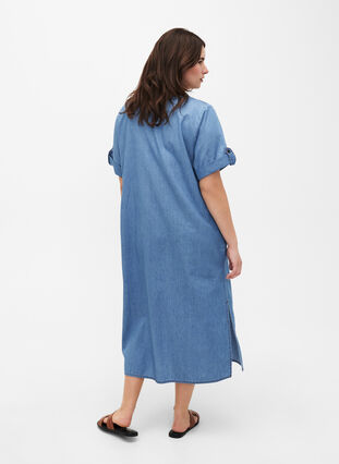 Zizzi Dzinsowa sukienka z rozcieciem i krótkimi rekawami, Blue denim, Model image number 1