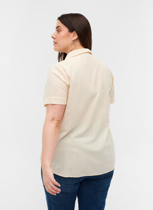 Zizzi Short-sleeved cotton blouse with v-neck and collar, Mother Of Pearl, Model image number 1