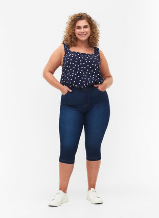 Zizzi Amy capri jeans z wysokim stanem i bardzo dopasowanym krojem, Blue Denim, Model image number 0