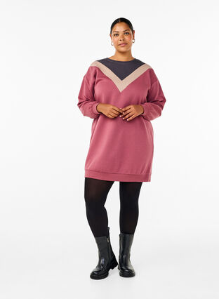 Zizzi Dluga bluza dresowa w kolorowe bloki, Rose B. Color Block, Model image number 2