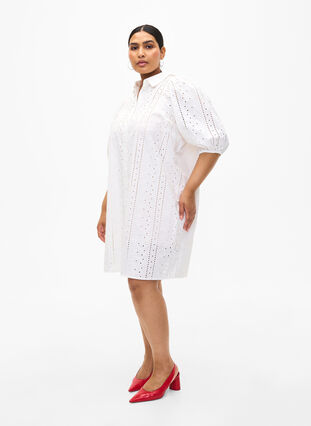 Zizzi Bawelniana sukienka koszulowa z haftem angielskim, Off White, Model image number 2