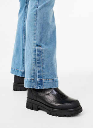 Zizzi Jeansy typu bootcut z rozcieciem, Blue Denim, Model image number 3