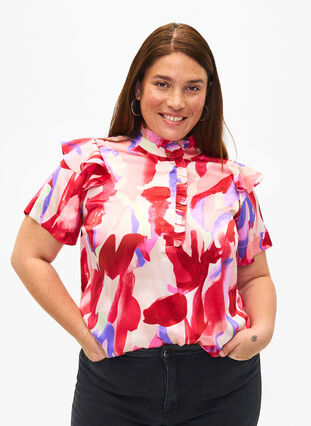 Zizzi Satynowa bluzka koszulowa z nadrukiem i falbankami, Geranium Graphic AOP, Model image number 0