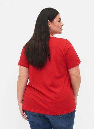 Zizzi Cotton t-shirt with text print and v-neck, Tango Red ORI, Model image number 1