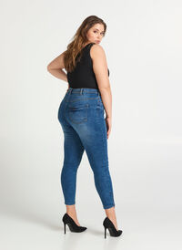 Jeansy Amy nad kostke z suwakiem, Blue denim, Model