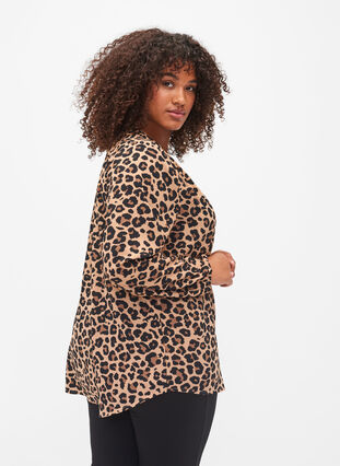 Zizzi Long-sleeved blouse in leopard print and v-neck, Leopard, Model image number 1