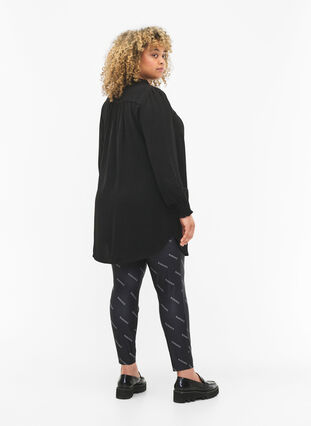 Zizzi Legginsy z nadrukiem tekstowym, Black Radiance, Model image number 1