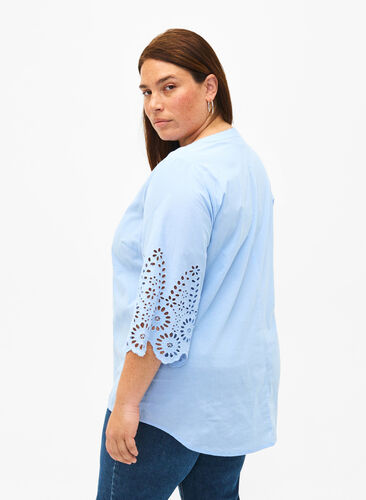 Bluzka koszulowa z haftem angielskim i rekawami 3/4, Serenity, Model image number 1