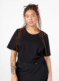 Koszulka z bawelny organicznej z haftowanymi detalami, Black, Model