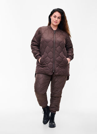 Zizzi Quilted thermal jacket with zip, Black Coffee, Model image number 2