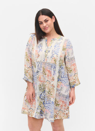 Zizzi 	 Printed viscose tunic with 3/4 sleeves, White Paisley AOP, Model image number 0