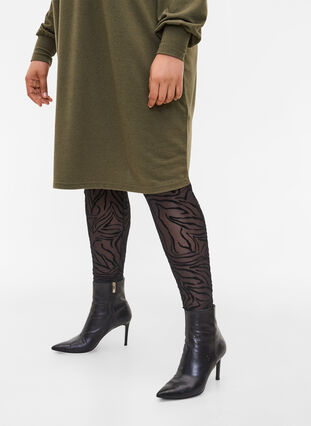 Zizzi Patterned mesh leggings, Black Tiger AOP, Model image number 0